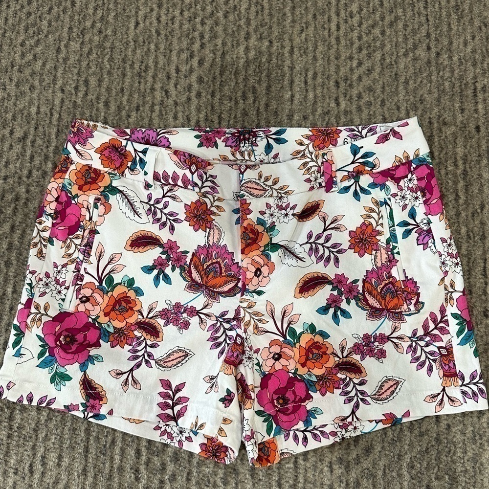 A.N.A women’s twill floral patterned shorts, EUC!